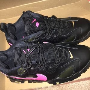 Women’s/men’s Nike Air Barrage Low QS